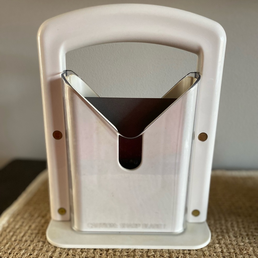BAGEL BITER GUILLOTINE SLICER BUILT IN SAFETY SHIELDS